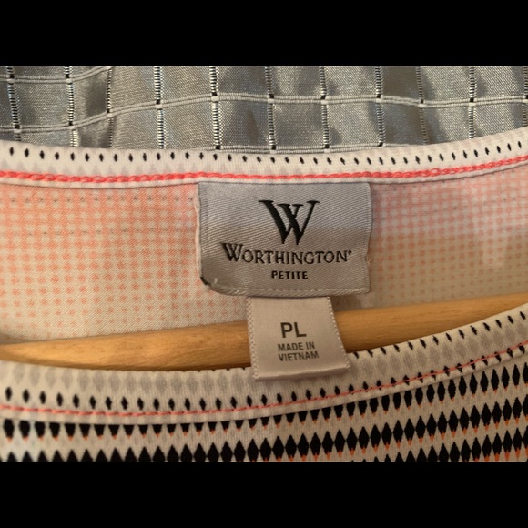 3/$20 Short sleeve, fun print top/blouse - Picture 5 of 6